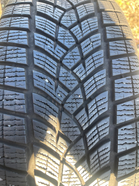 225/55/18 - Invernali - Goodyear - DOT 2021 - Usato