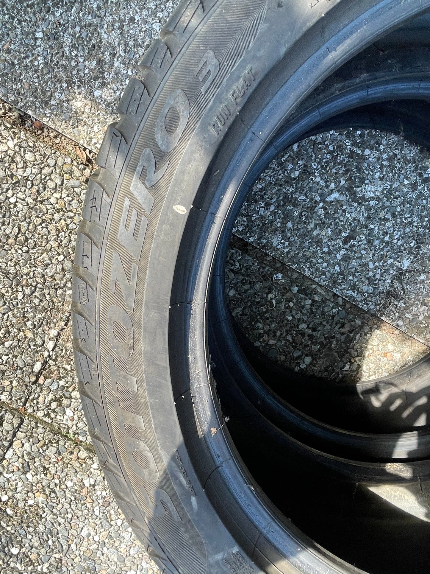 275/40/18 - Invernali - Pirelli RFT - DOT 2017 - Usato