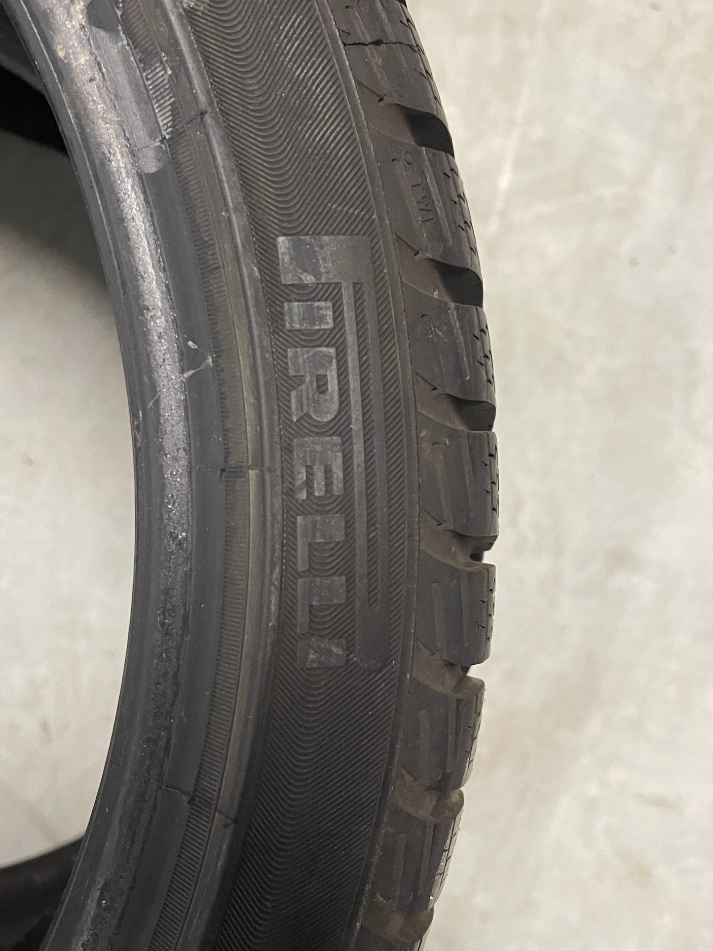 205/40/17 - Invernali - Pirelli - DOT 2019 - Usato