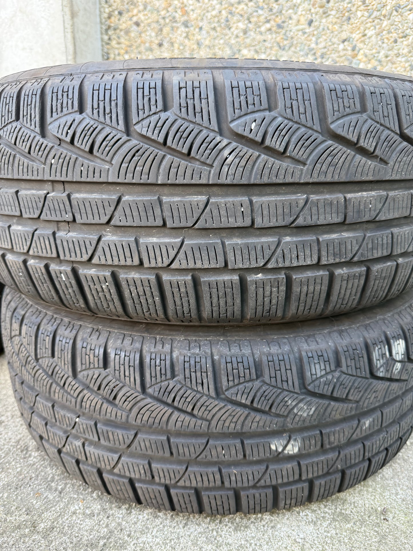 225/55/17 - Invernali - Pirelli - DOT 2020 - Usato