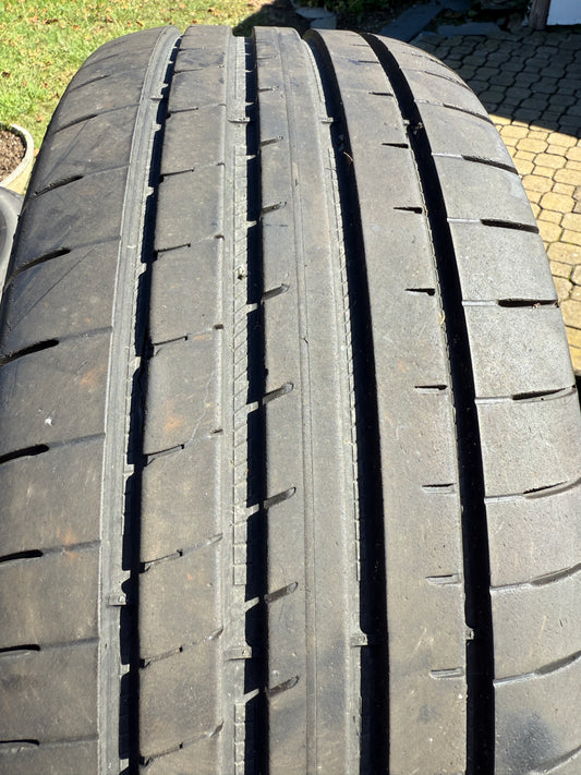 235/55/19 - Estive - Goodyear - DOT 2023 - Usato