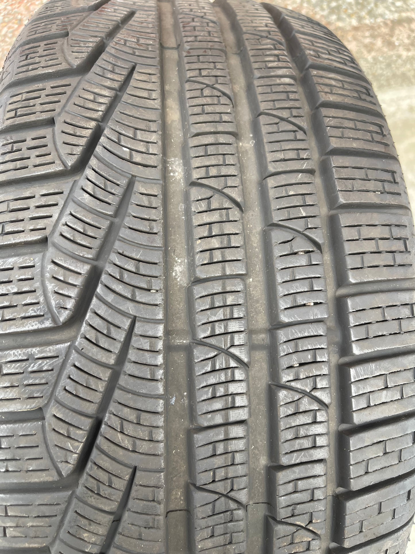 245/35/19 - Invernali - Pirelli - DOT 2022 - Usato
