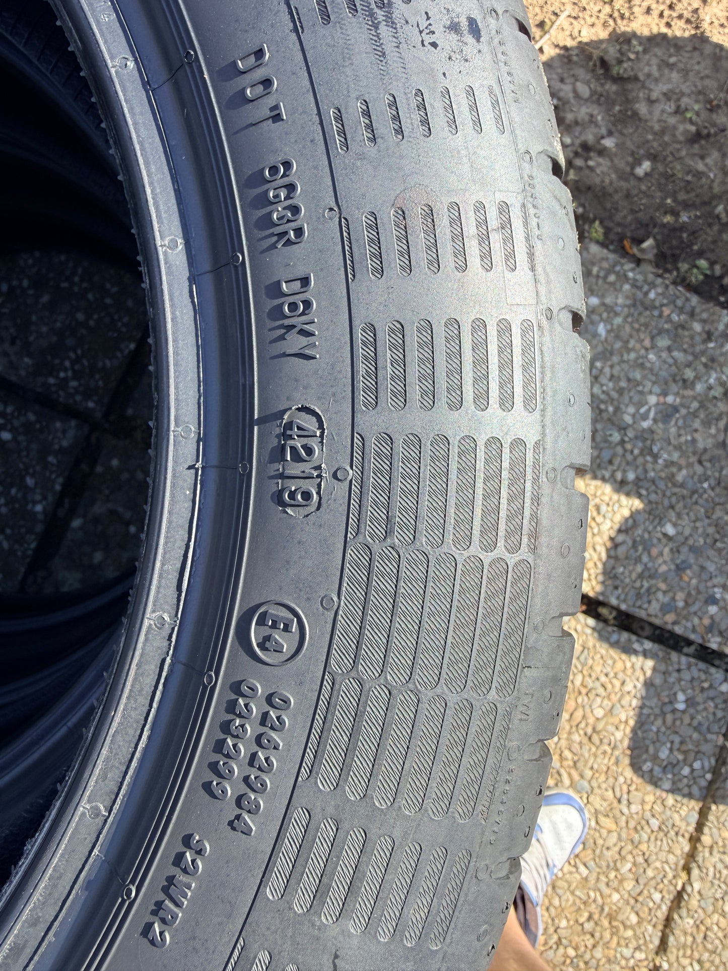 215/55/17 - Estive - Continental - DOT 2019 - Usato