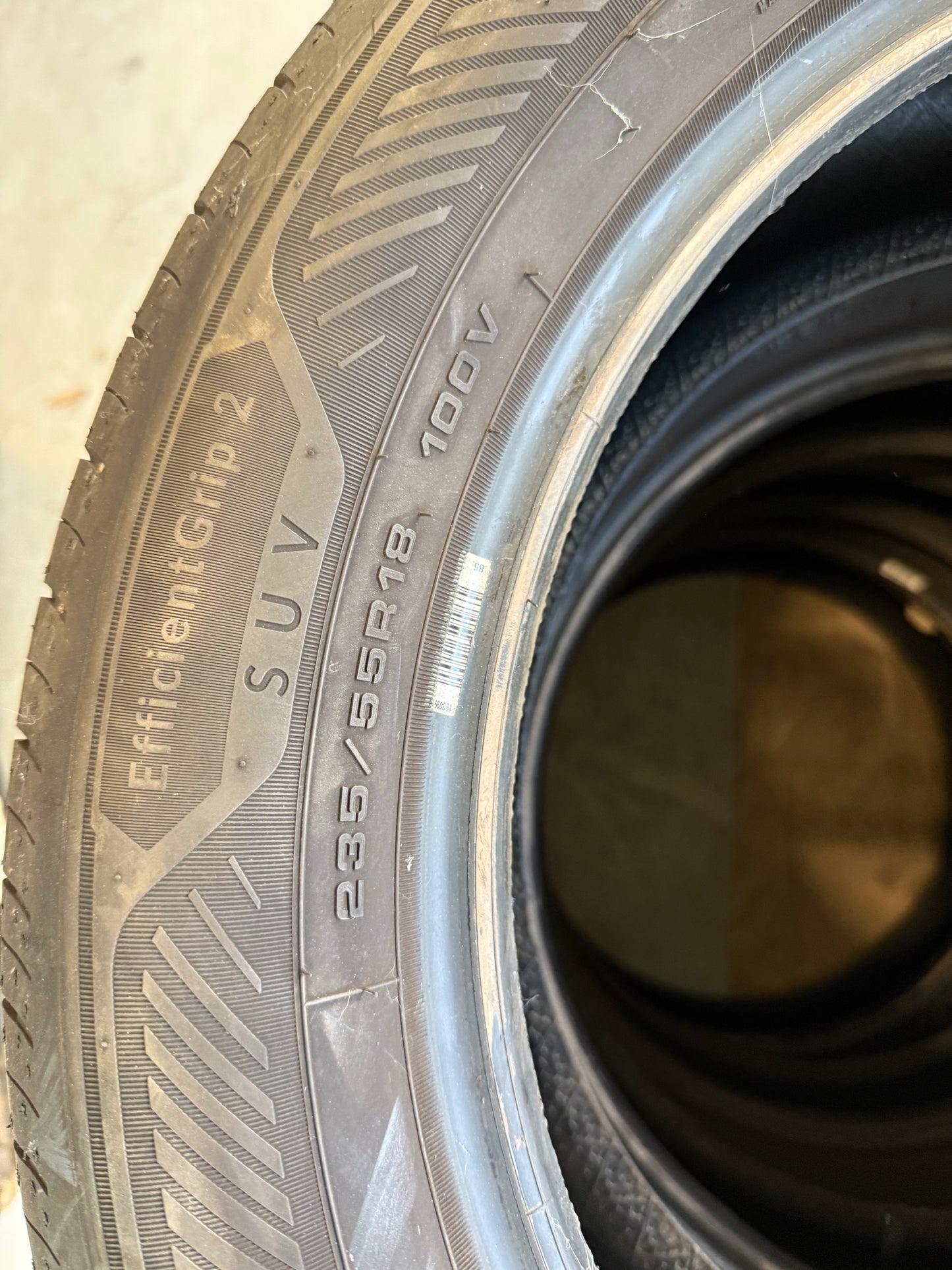 235/55/18 - Estive - Goodyear - DOT 2022 - Usato