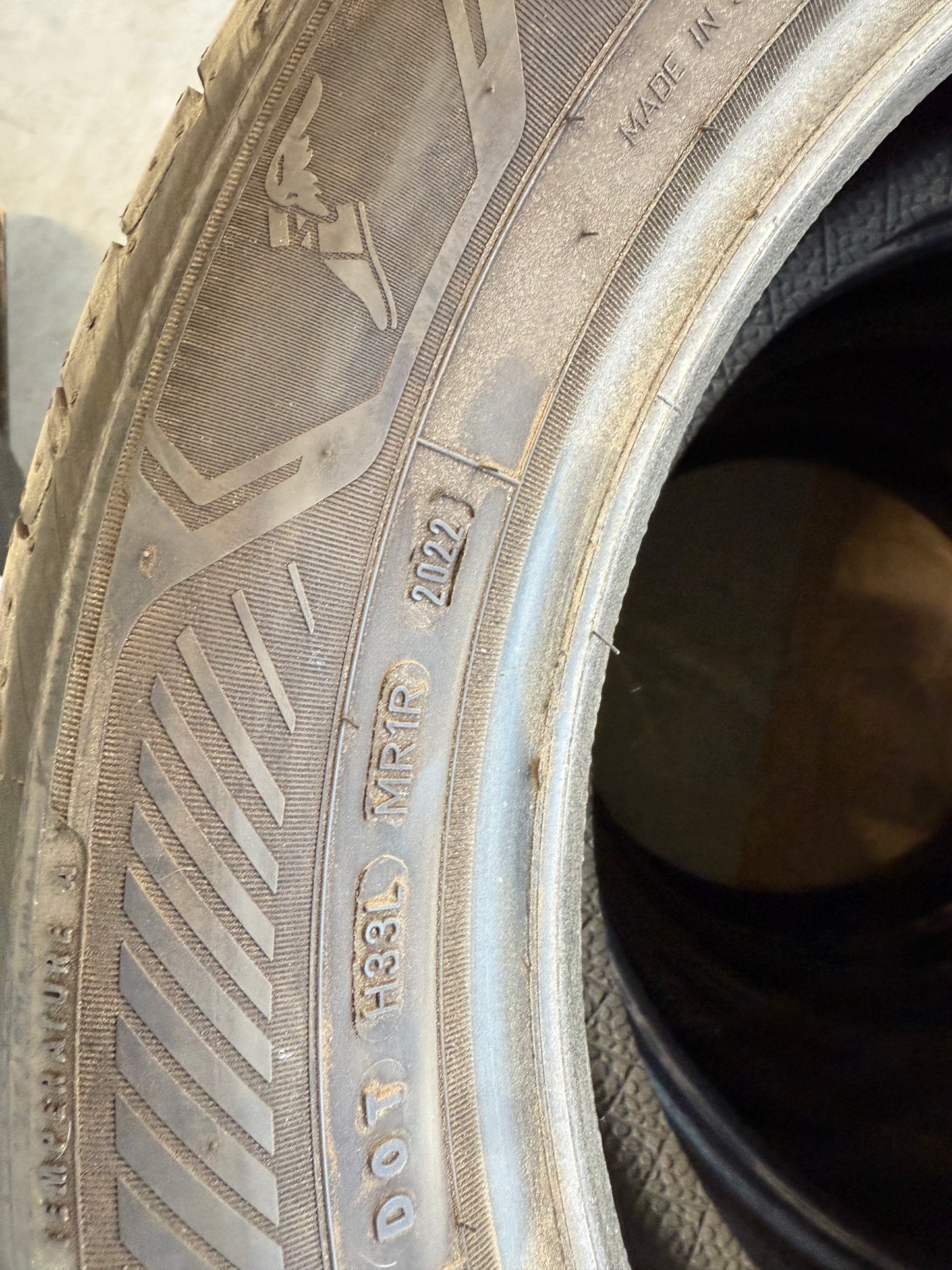 235/55/18 - Estive - Goodyear - DOT 2022 - Usato