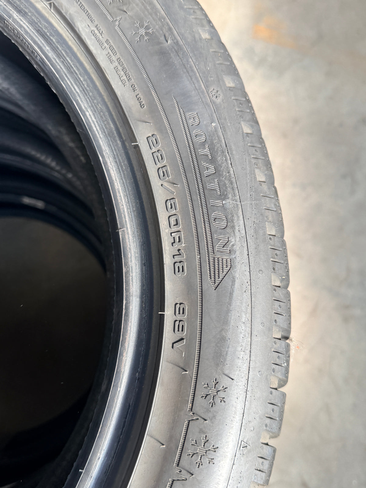 225/50/18 - invernali - Dunlop - DOT 2022 - Nuovi - Demo