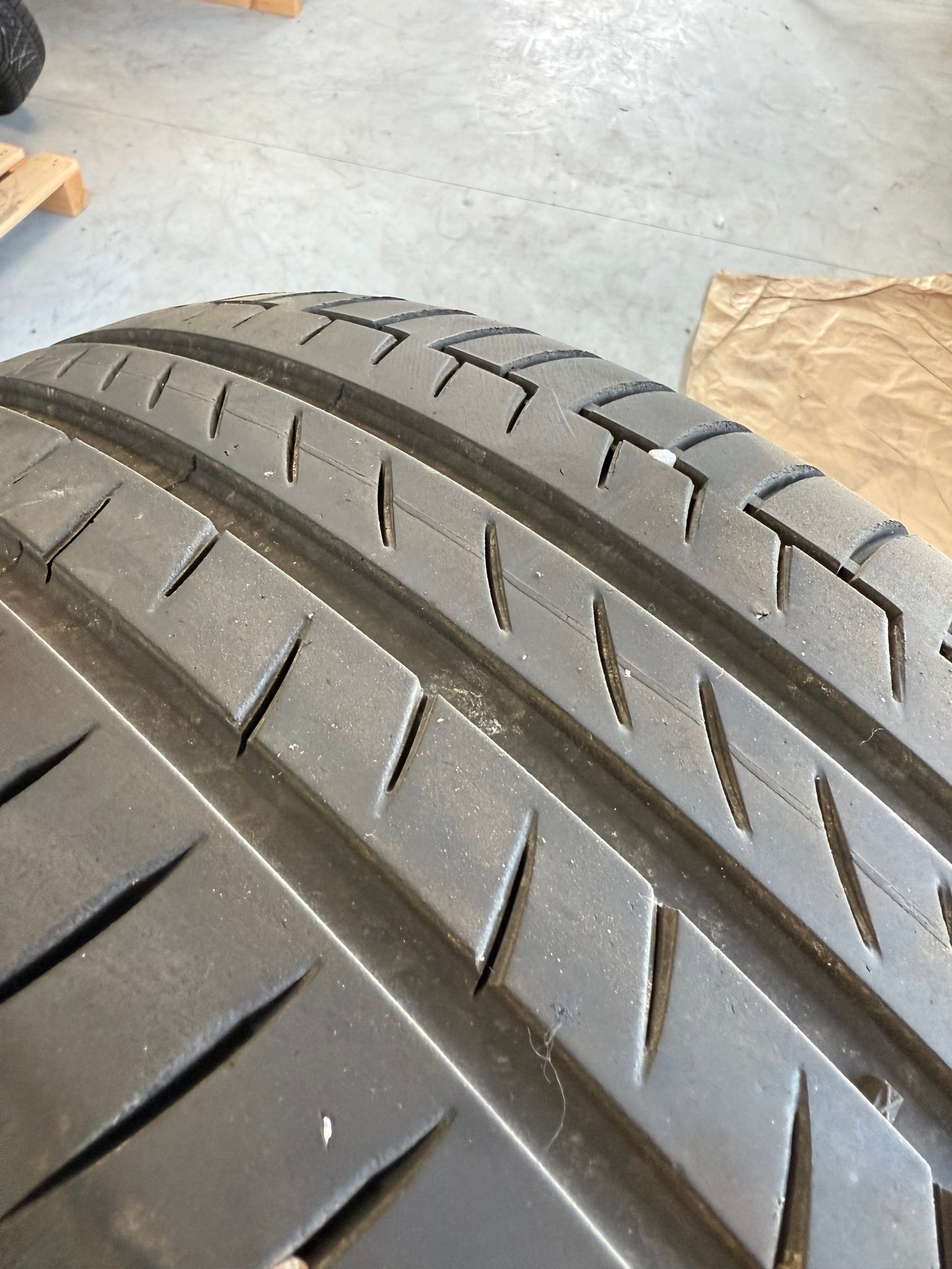 215/55/18 - Estive - Continental - DOT 2019 - Usato