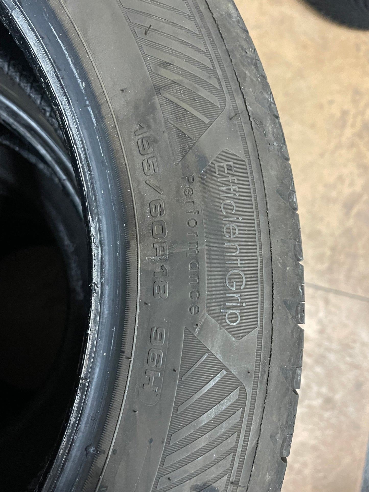 195/60/18 - Estive - Goodyear - DOT 2022 - Usato