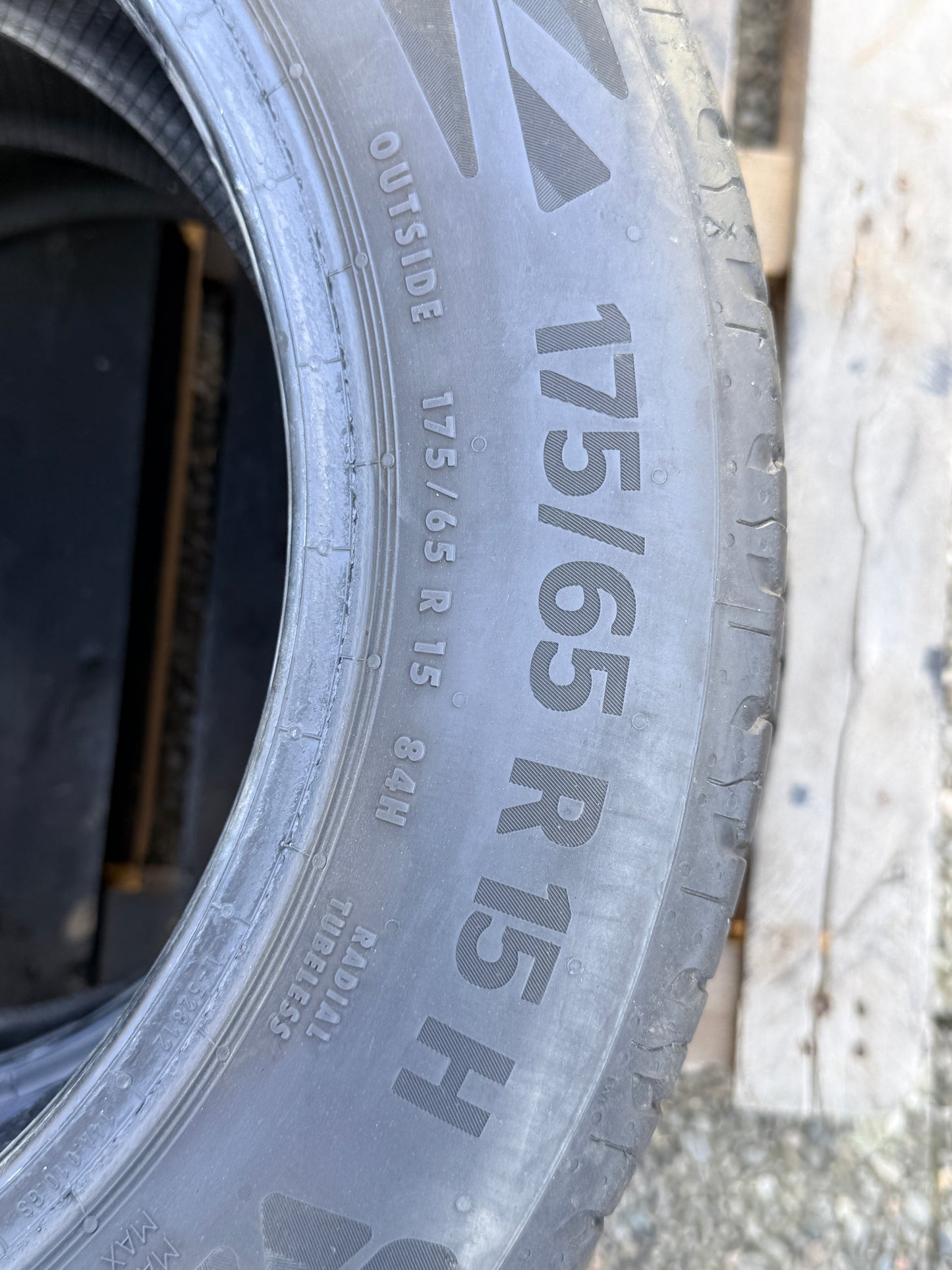 175/65/15 - Estive - Continental - DOT 2019 - Usato