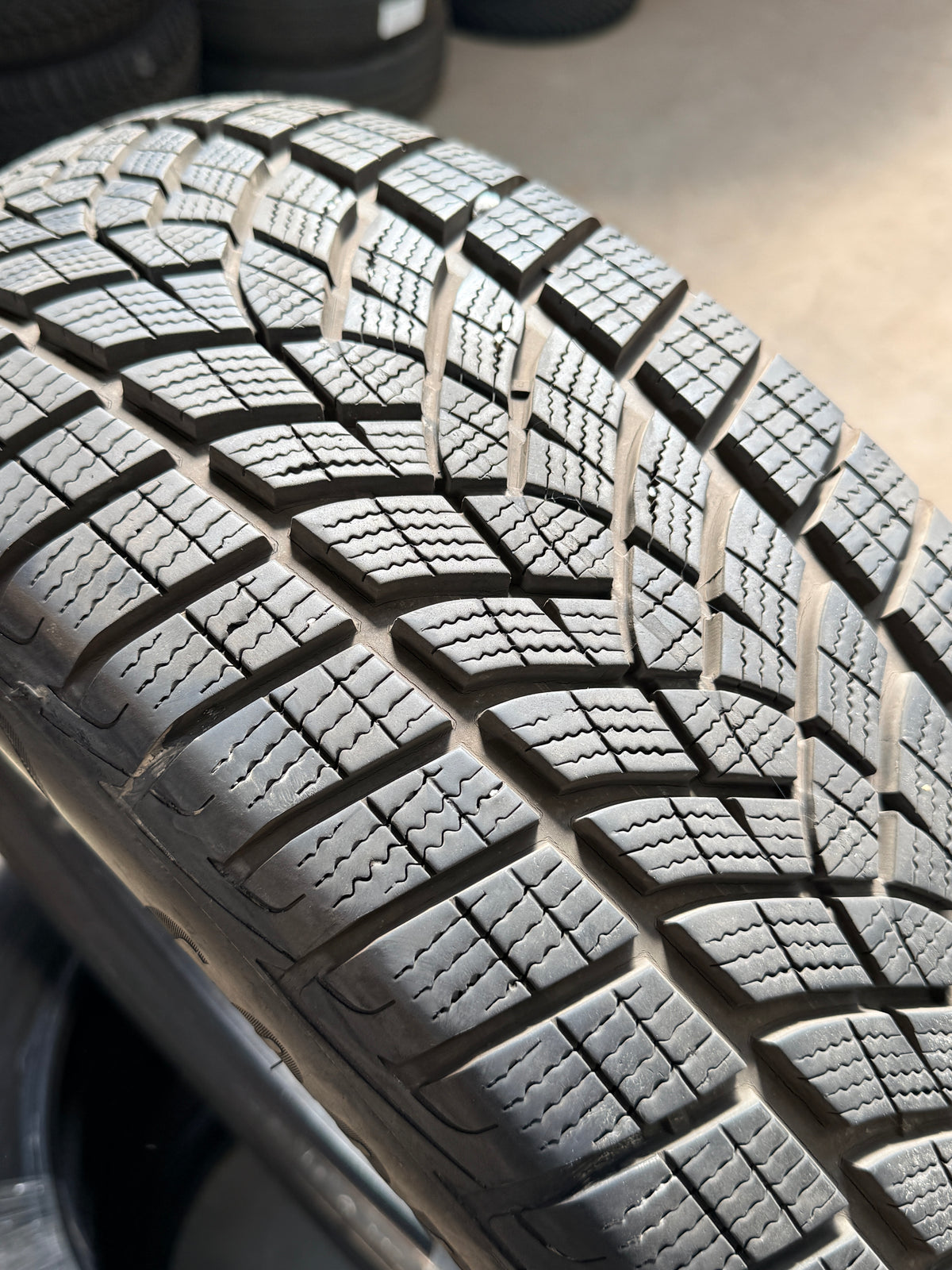 225/60/17 - Invernali - Goodyear - DOT 2021 - Usato