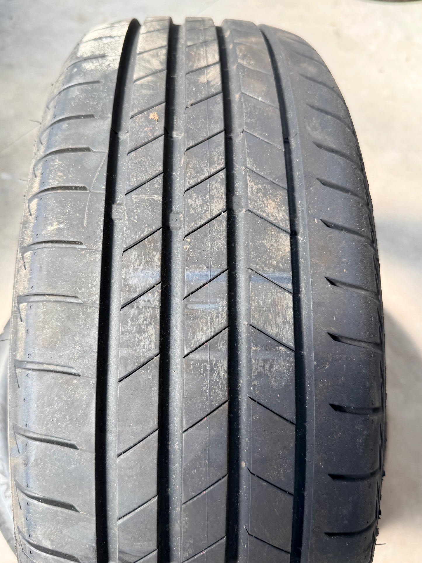 225/55/18- Estive- Bridgestone - DOT 2022 - Usato
