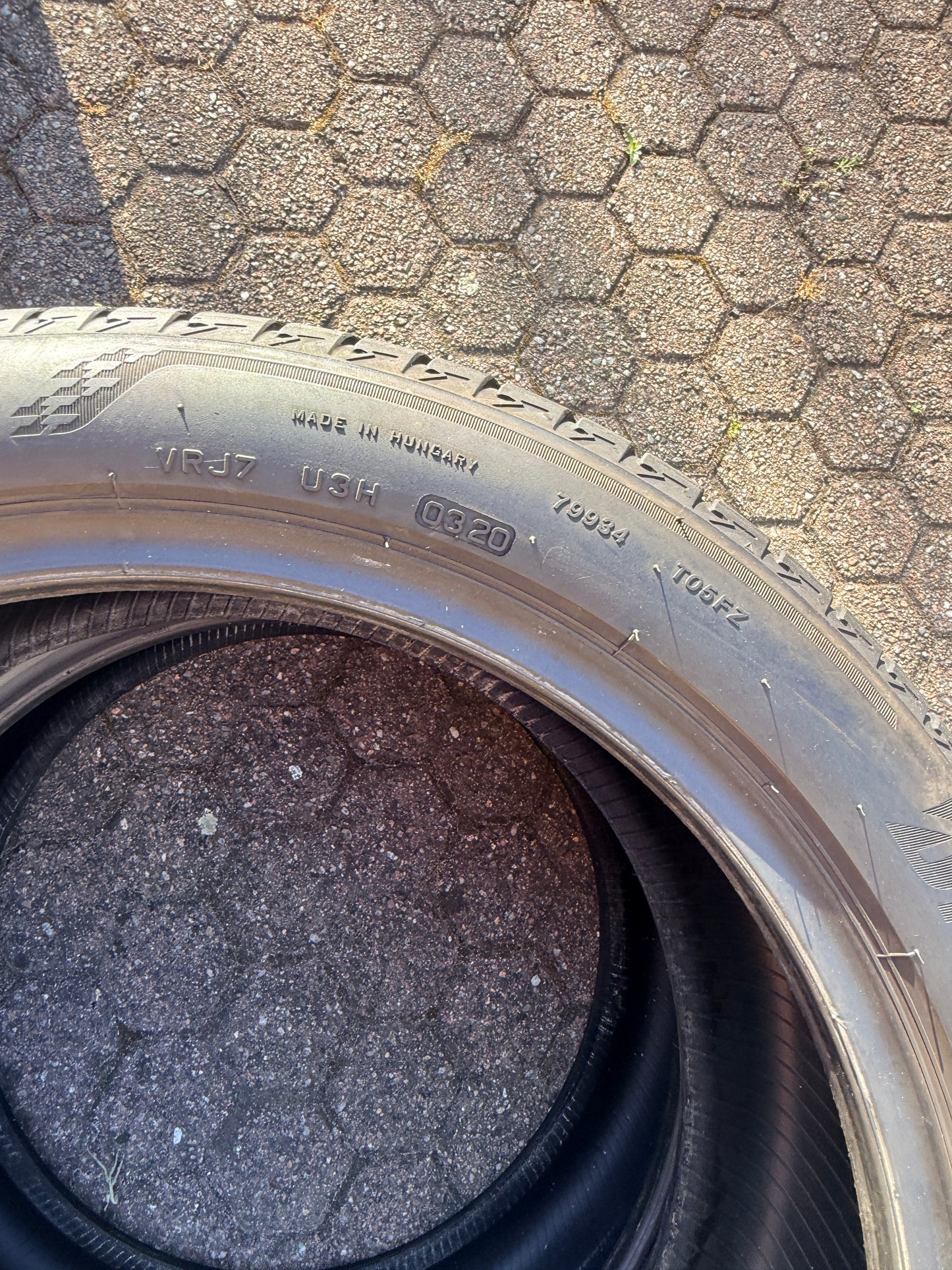 225/45/18 - Estive - Bridgestone - DOT 2020 - Usato