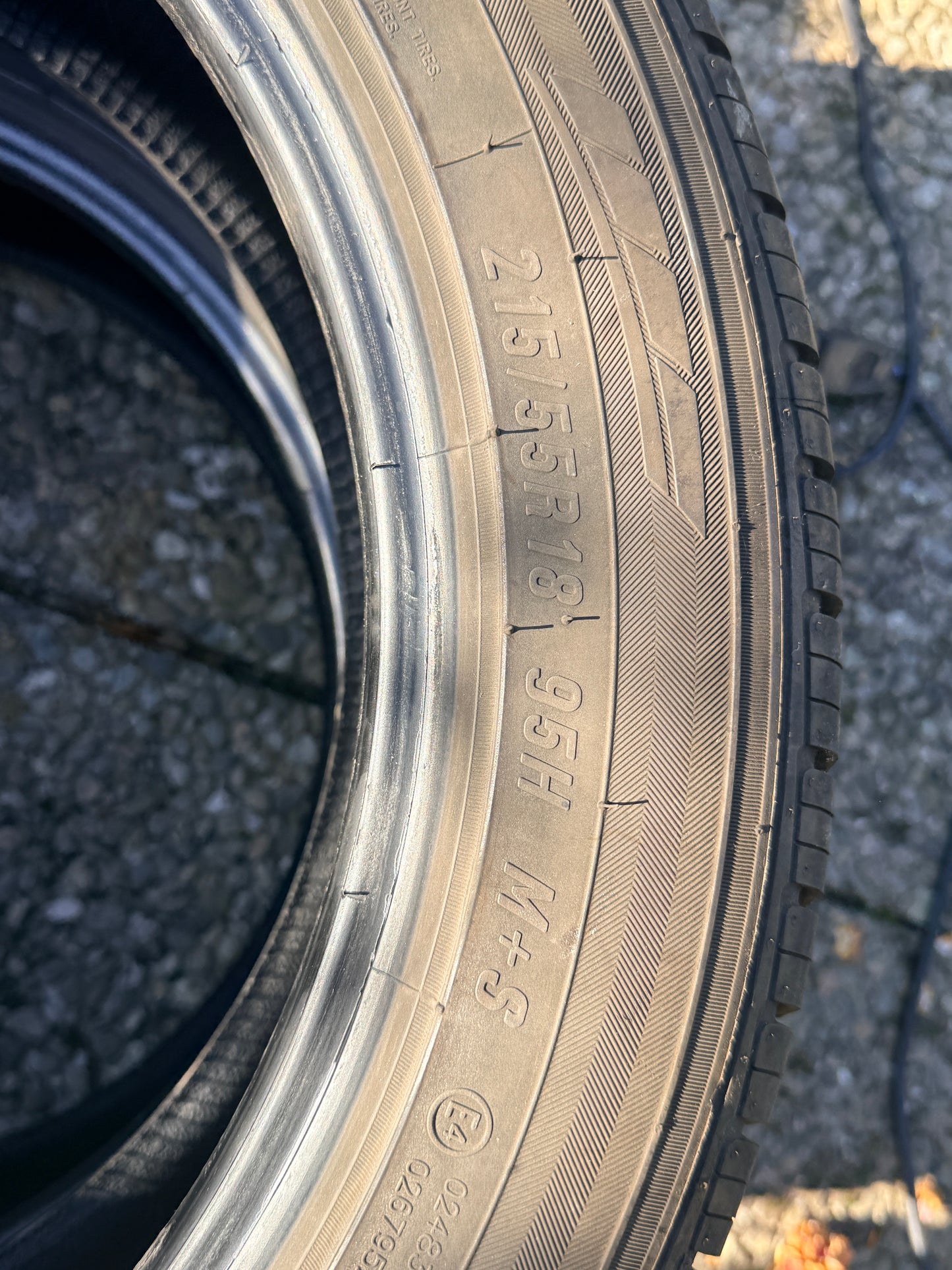 215/55/18 - Estive - Maxxis - DOT 2022 - Usato