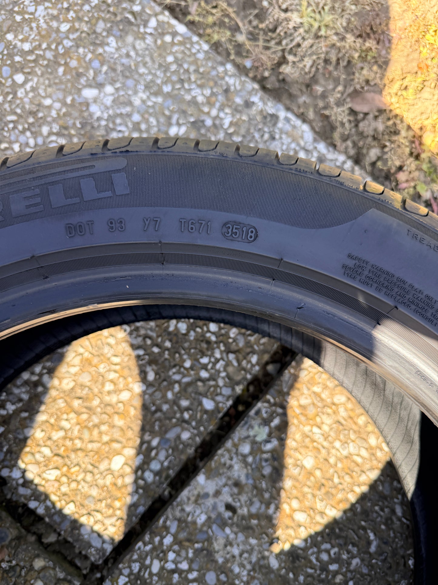 225/50/18 - Estive - Pirelli (anti-foratura) - DOT 2021 - Usato