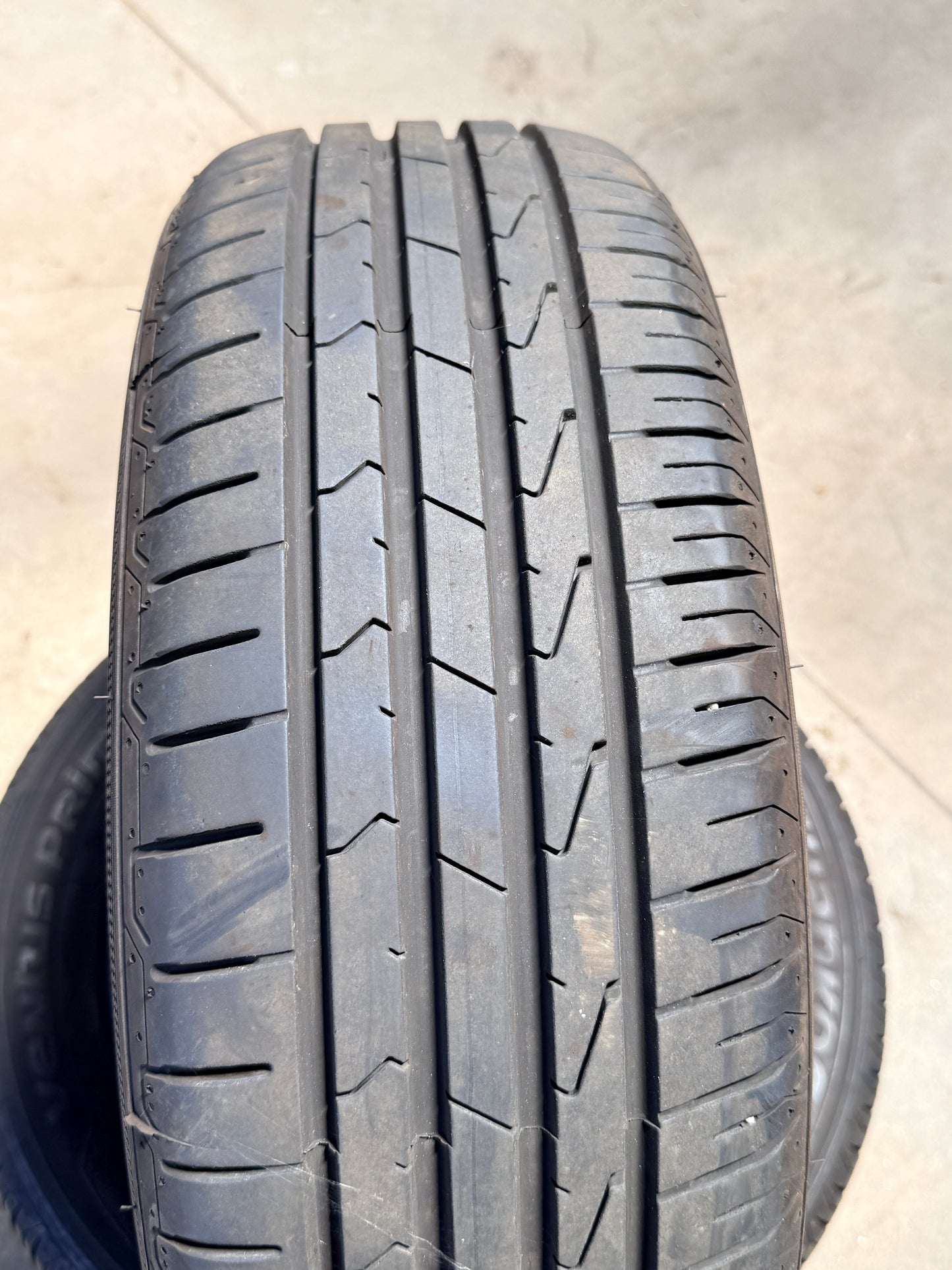 195/60/15 - Estive - Hankook - DOT 2023 - Usato