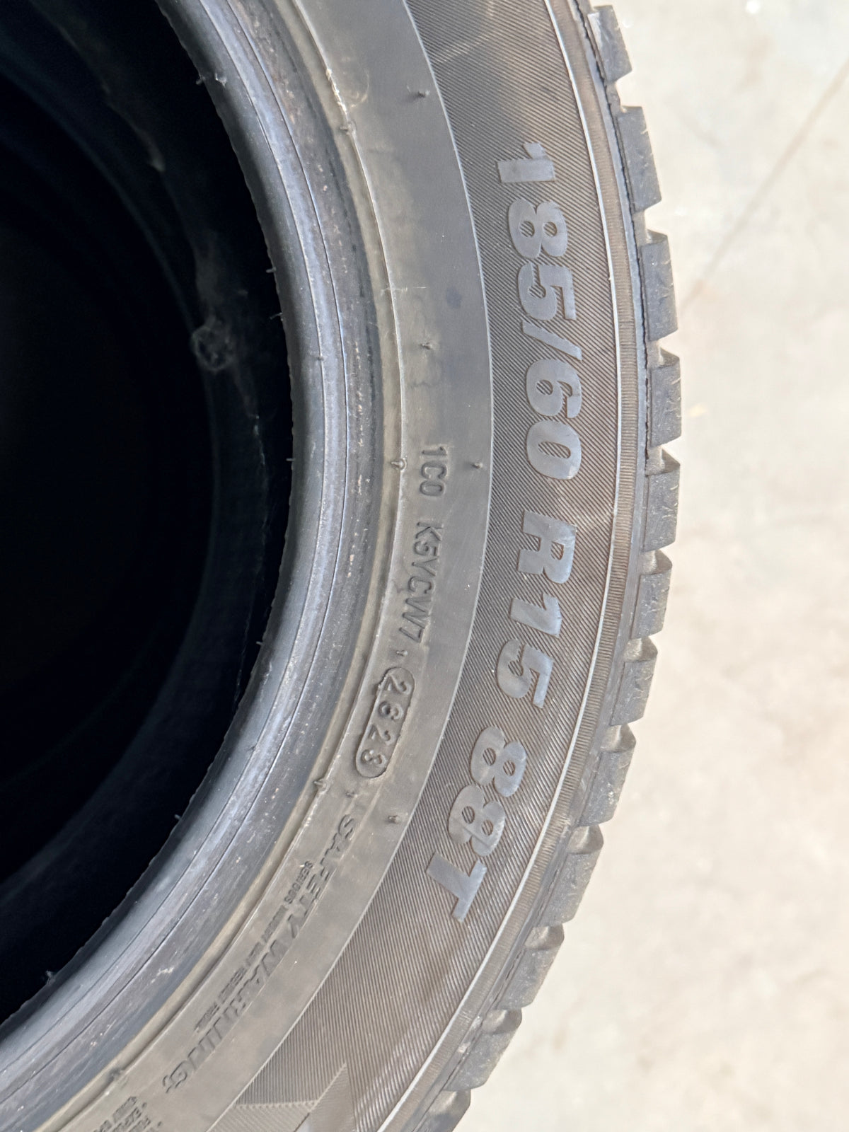185/60/15 - Invernali - Kumho - DOT 2023 - Usato