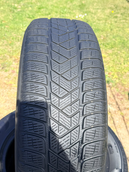 215/65/17 - Invernali - Pirelli - DOT 2021 - Usato