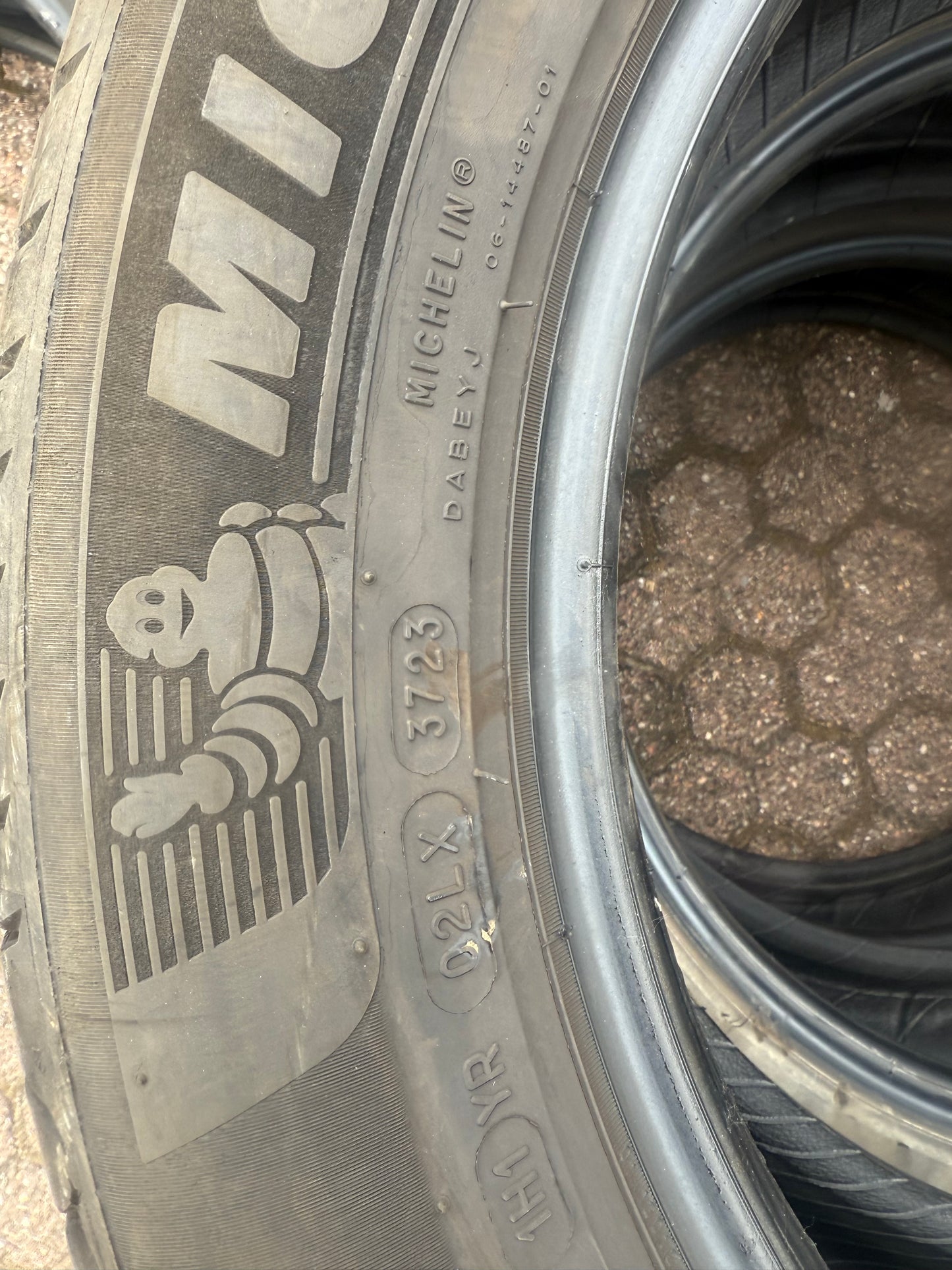 225/55/18-Estive-Michelin - DOT 2022 - Usato