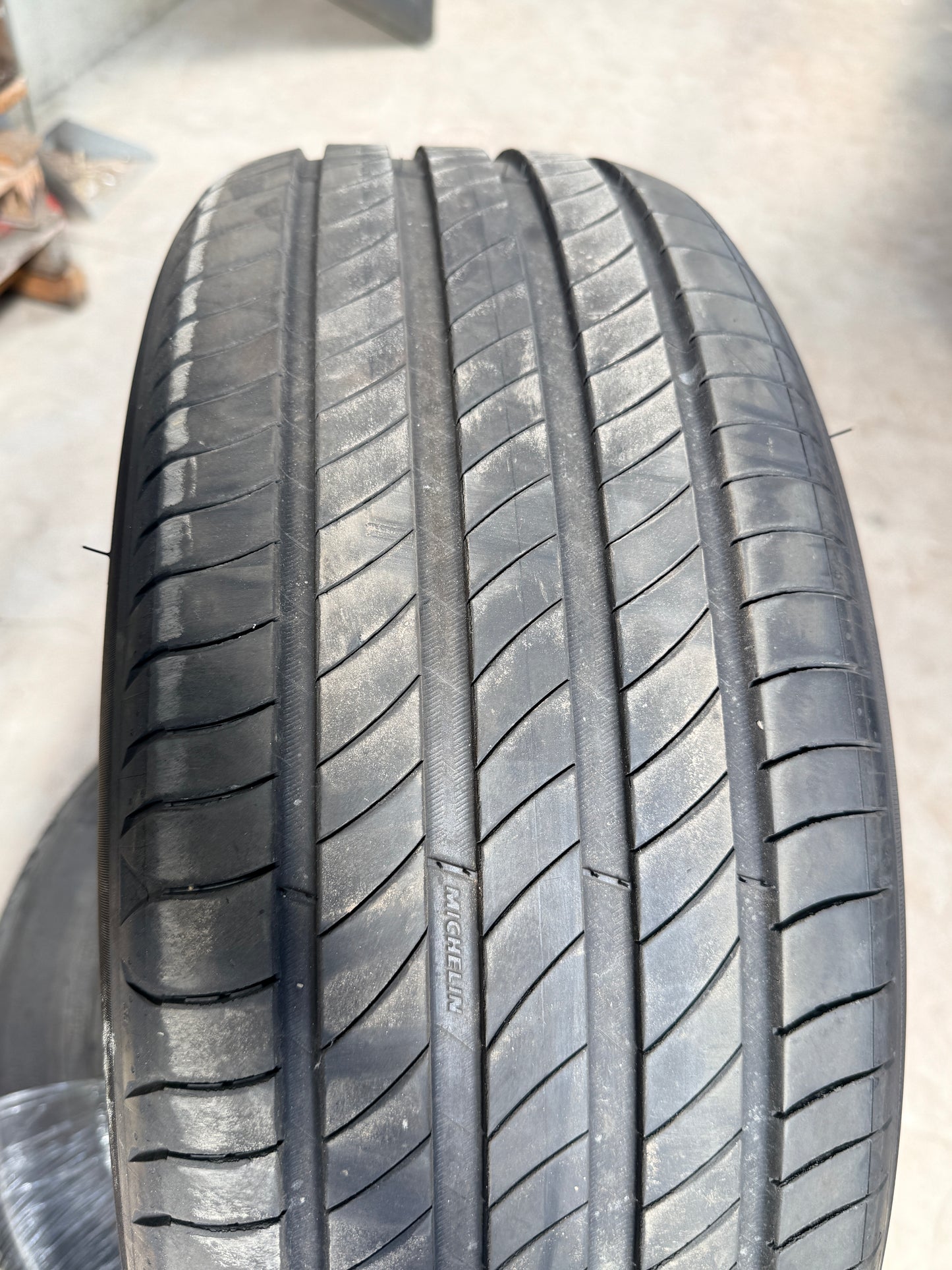 225/55/18-Estive-Michelin - DOT 2023 - Usato