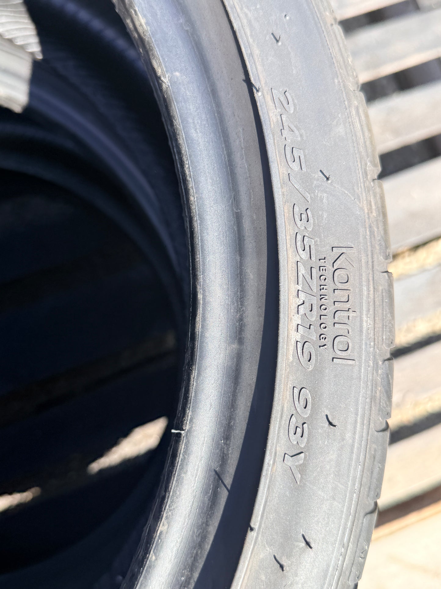 245/35/19 - Hankook - estive - DOT 2022 - Usato