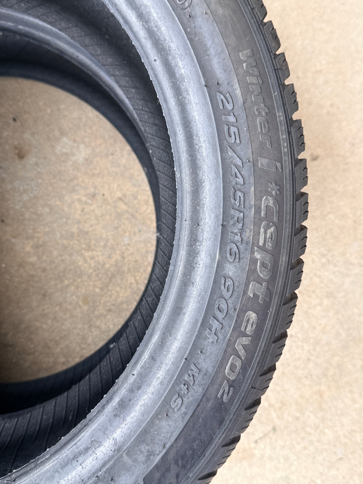 215/45/16 - Invernali - Hankook - DOT 2020 - Usato