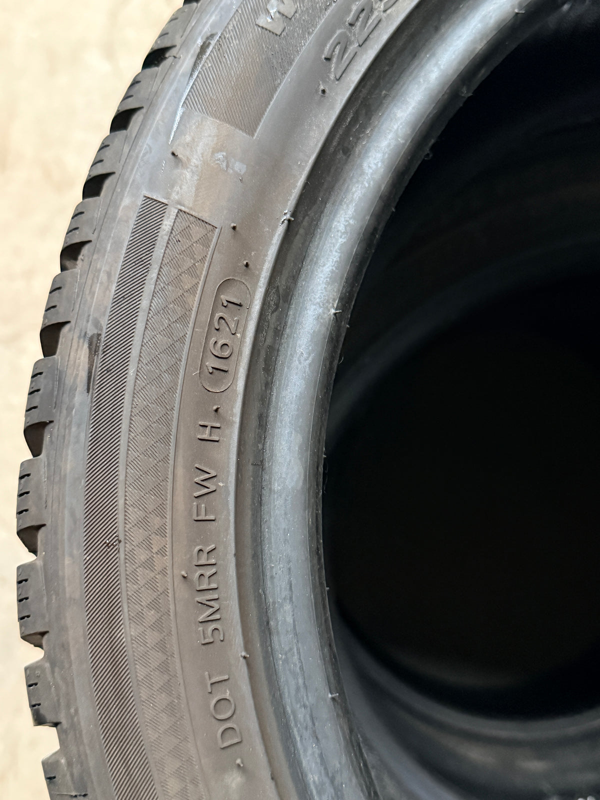 225/45/17 - invernali - Hankook - DOT 2021 - Usato