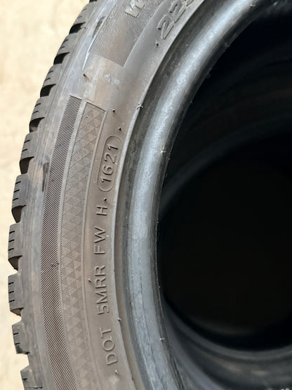 225/45/17 - invernali - Hankook - DOT 2021 - Usato