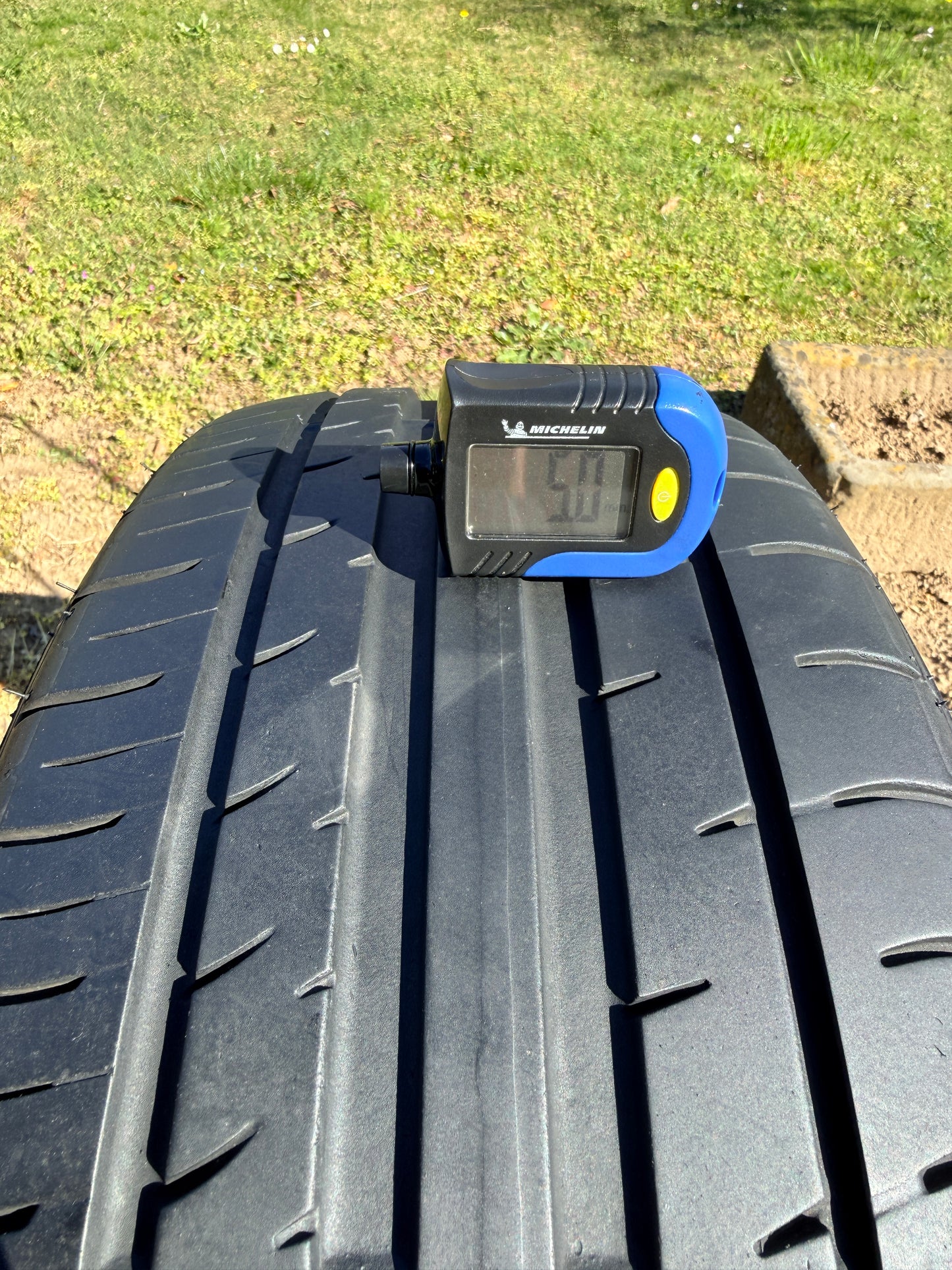 215/50/18 - Estive - Falken - DOT 2018 - Usato