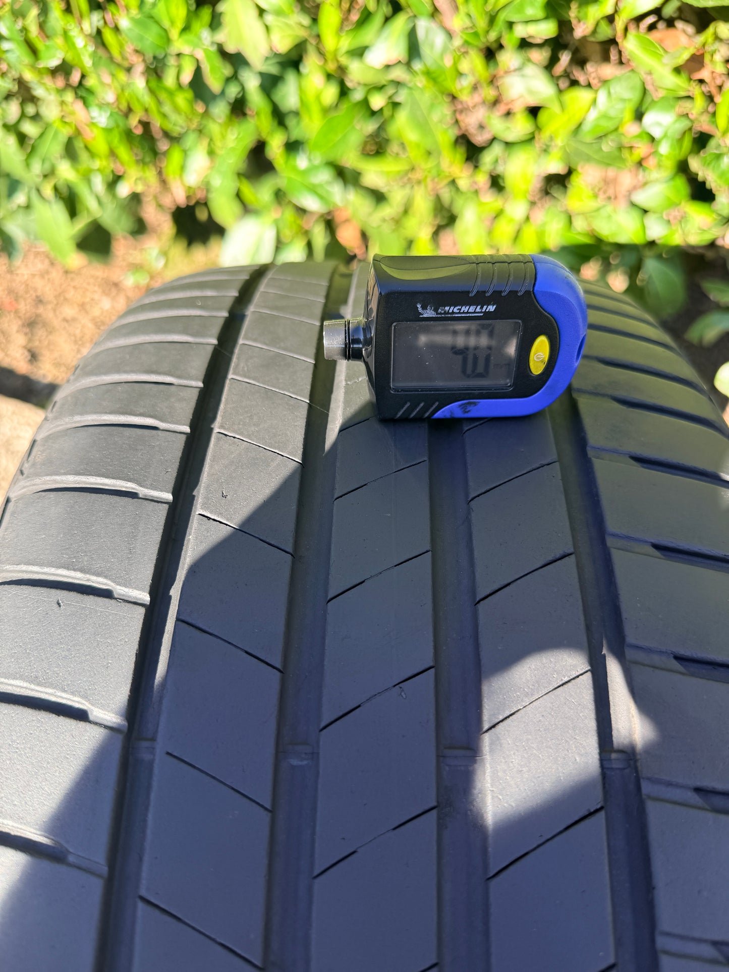 245/40/19 - Estive - Bridgestone - DOT 2022 - Usato