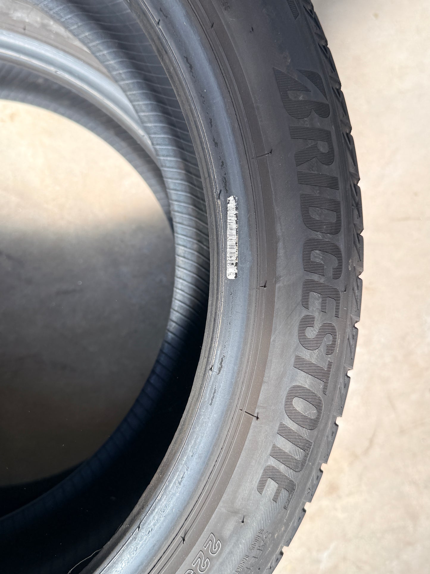 225/45/18 - Estive - Bridgestone - DOT 2022 - Usato