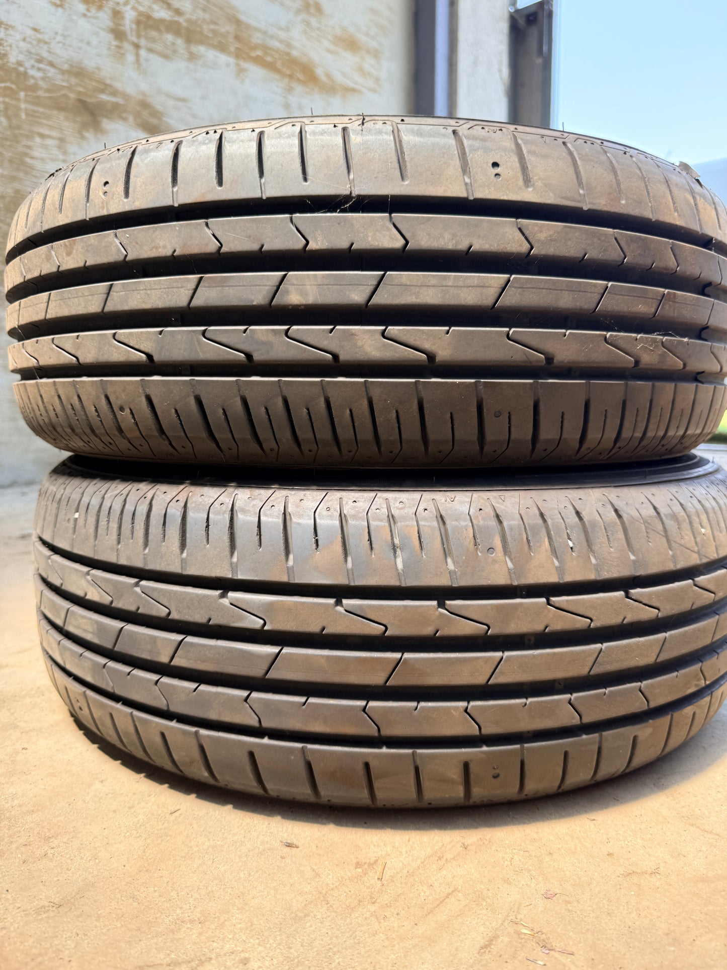195/60/15 - Estive - Hankook - DOT 2023 - Usato