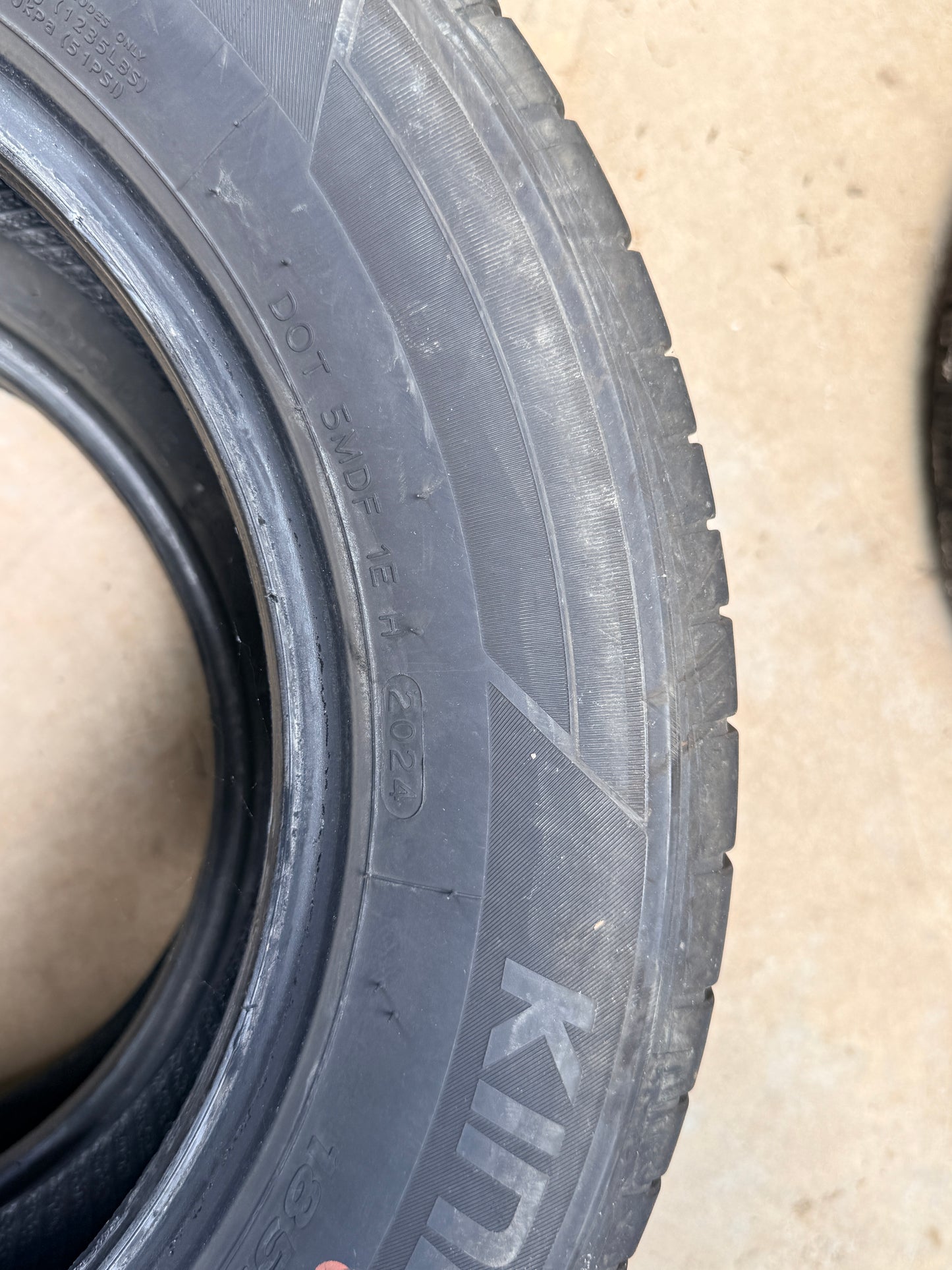 185/65/15 - Estive - Hankook - DOT 2024 - Usato