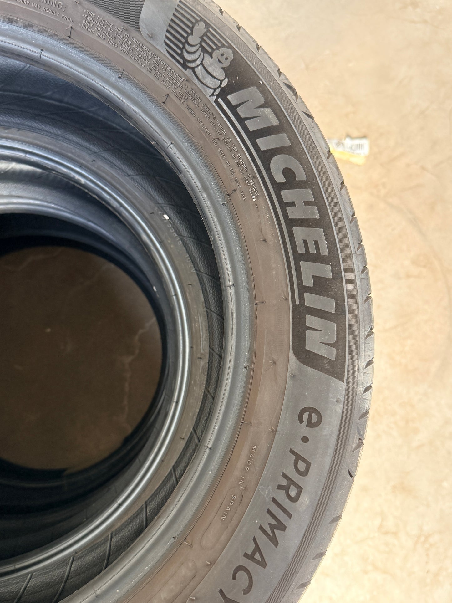 225/55/18-Estive-Michelin - DOT 2023 - Usato