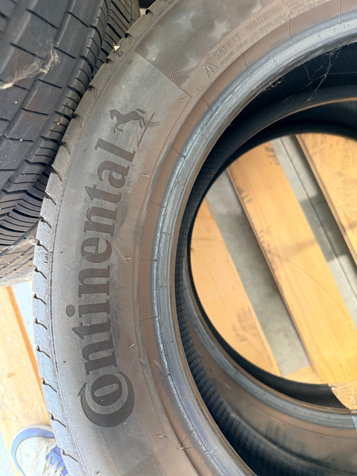 225/55/18- Estive-Continental - DOT 2022 - Usato