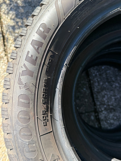 205/60/16 - Invernali -  Goodyear - DOT 2020 - Usato