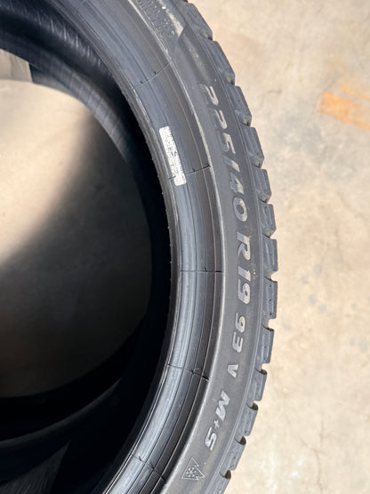 225/40/19 - invernali - Pirelli - DOT 2022 - Usato