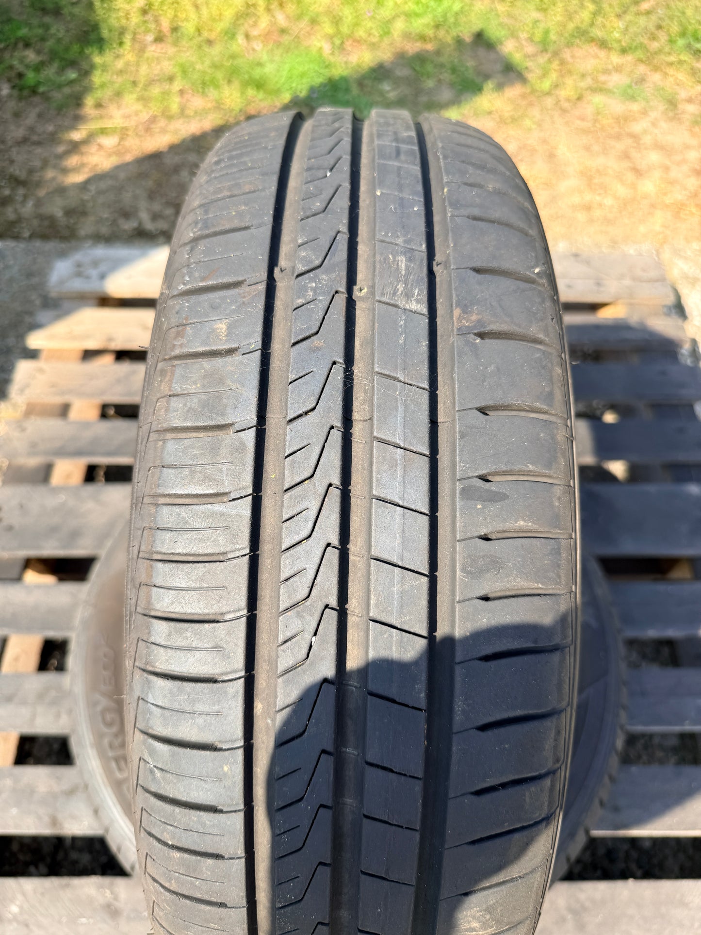 185/65/15 - Estive - Hankook - DOT 2022 - Usato