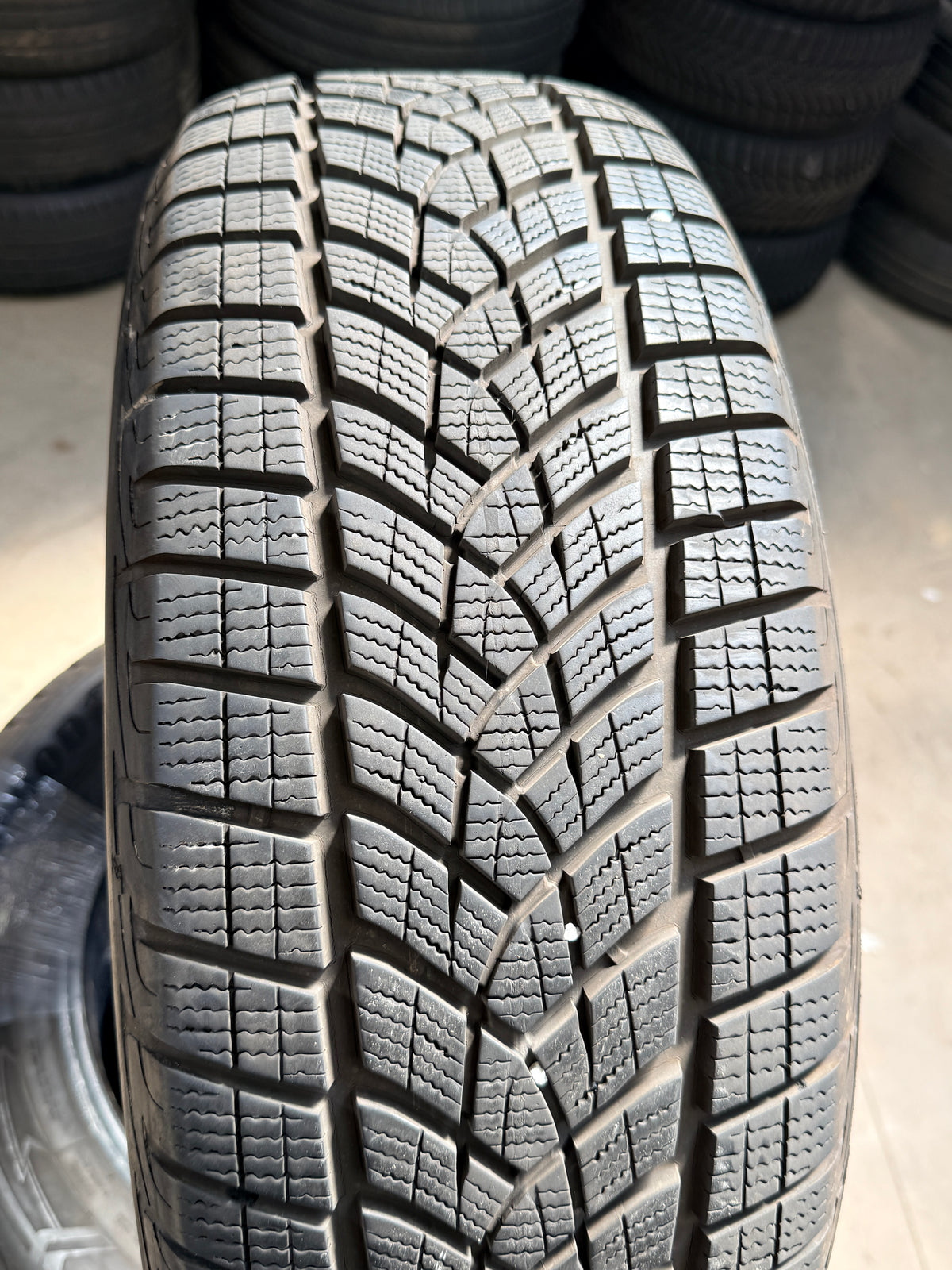 225/60/17 - Invernali - Goodyear - DOT 2021 - Usato