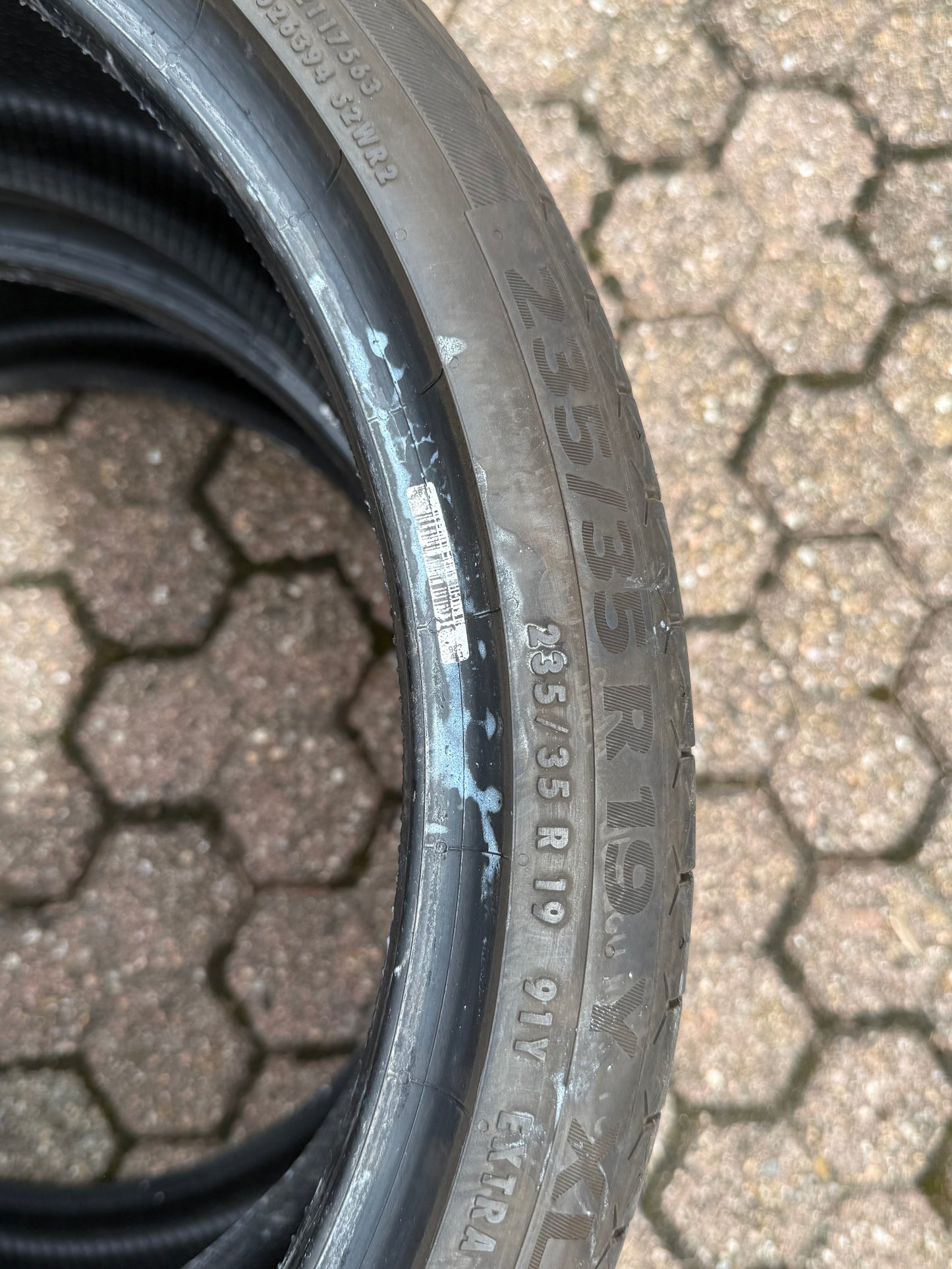 235/35/19 - Estive - Continental - DOT 2022 - Usato
