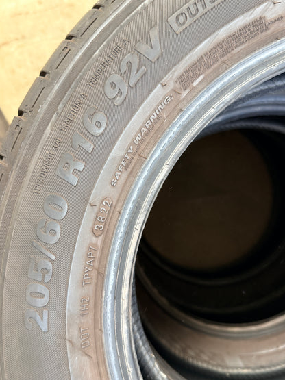 205/60/16 - Estive - Kumho - DOT 2022 - Usato