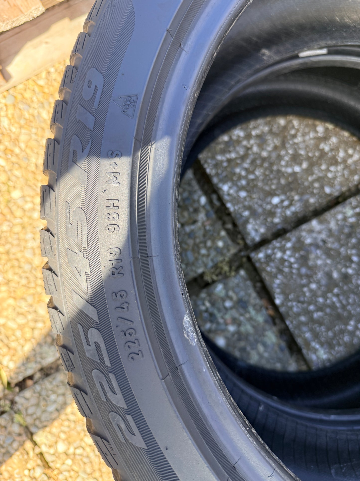 225/45/19 - Invernali - Pirelli - DOT 2019 - Usato