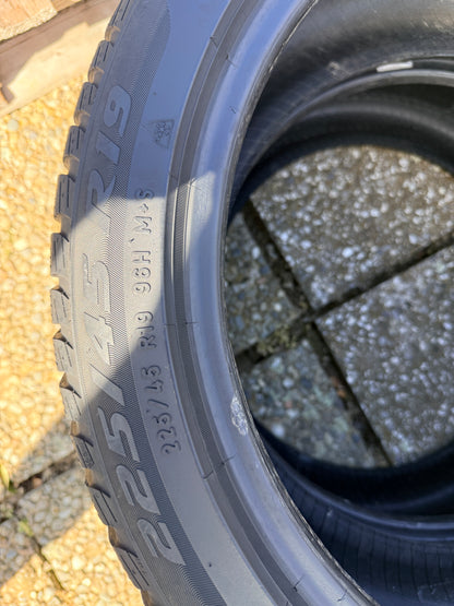225/45/19 - Invernali - Pirelli - DOT 2019 - Usato