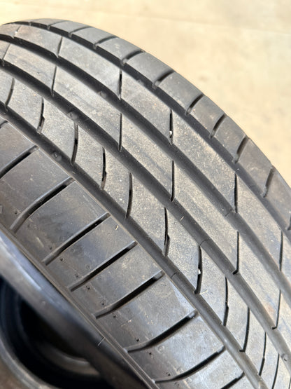 205/60/16 - Estive - Kumho - DOT 2022 - Usato