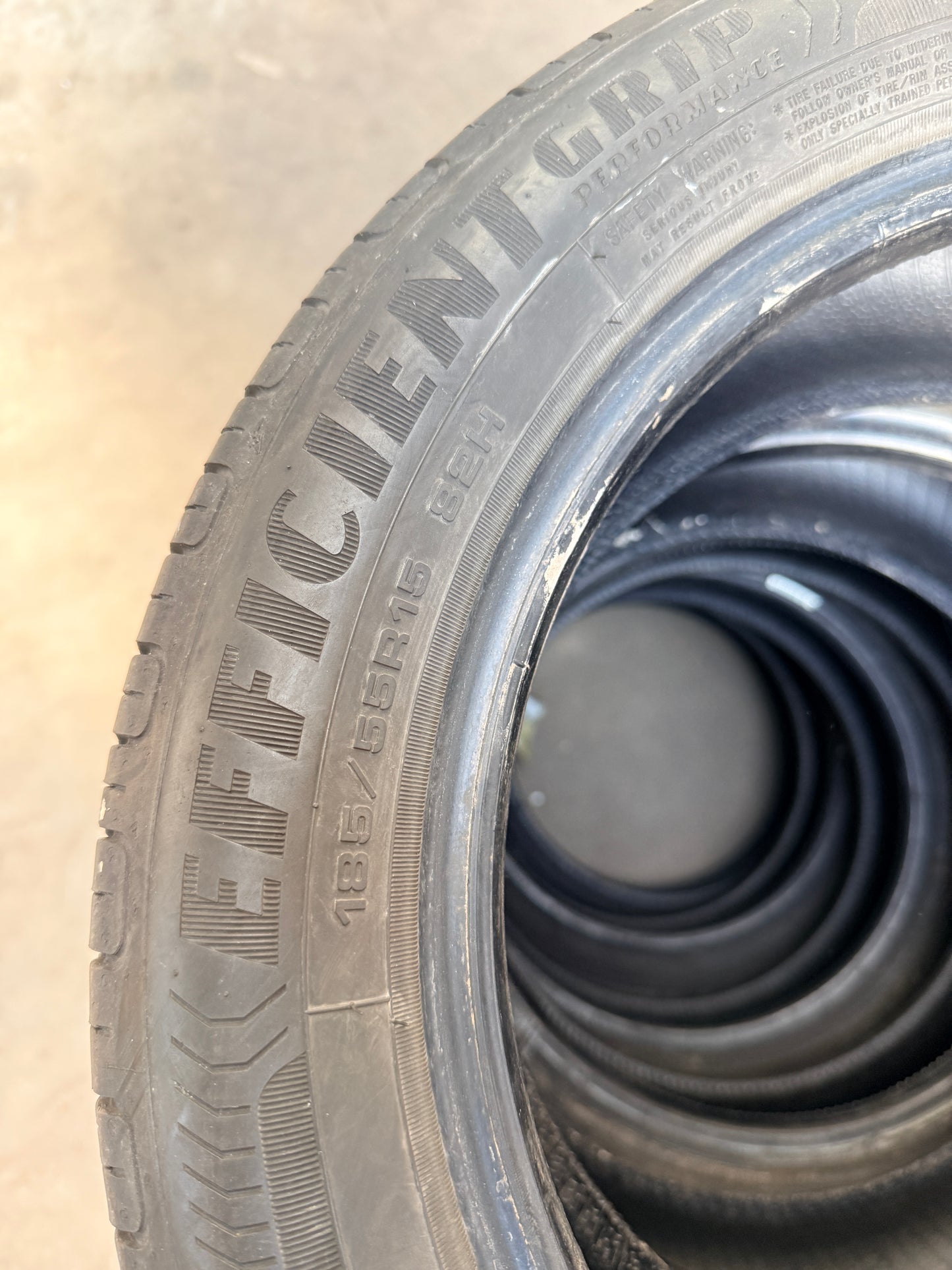 185/55/15 - Estive - Goodyear - DOT 2019 - Usato