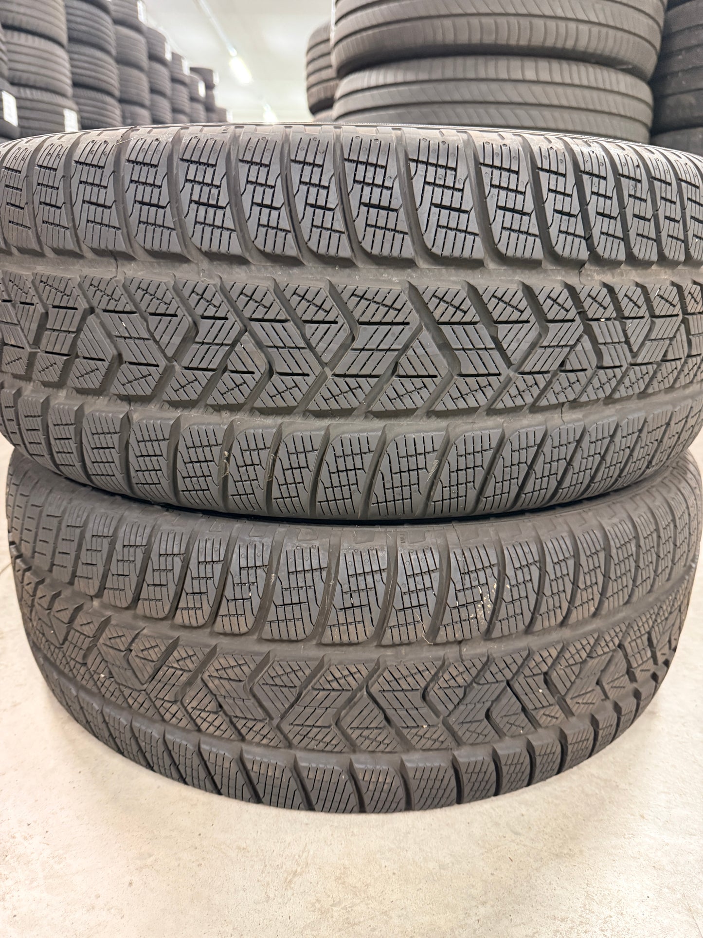 235/60/17 - Invernali - Pirelli - DOT 2022 - Usato