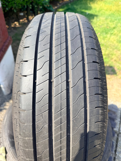 215/65/17 - Estive - Goodyear - DOT 2024 - Usato