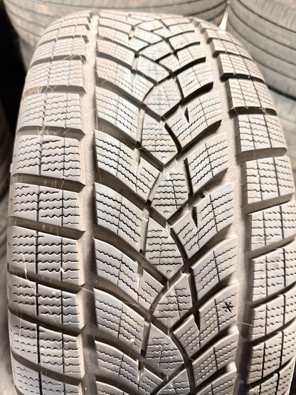 245/50/19 - Invernali - Goodyear - DOT 2023 - Usato