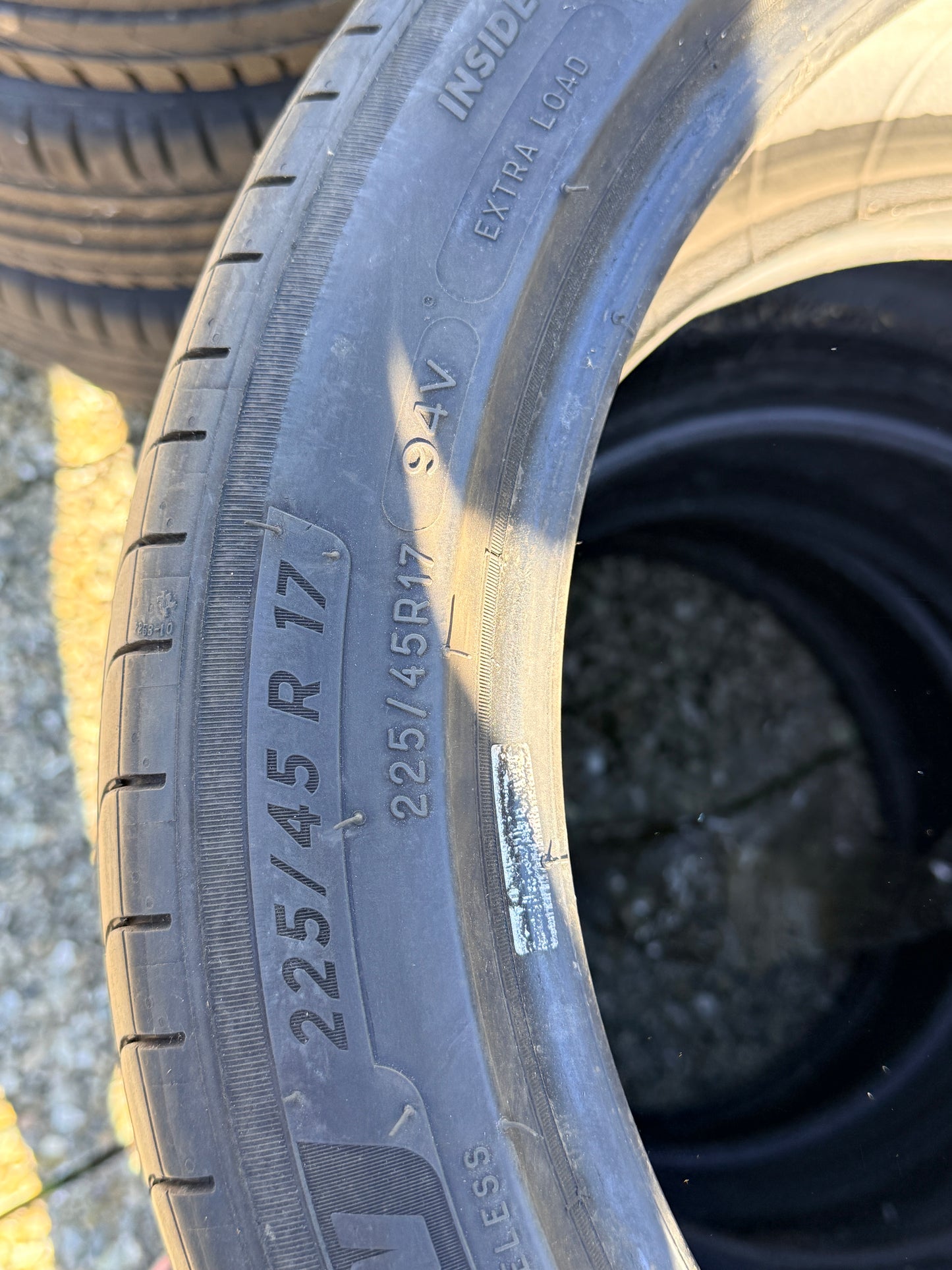 225/45/17 - Estive - Michelin - DOT 2022 - Usato