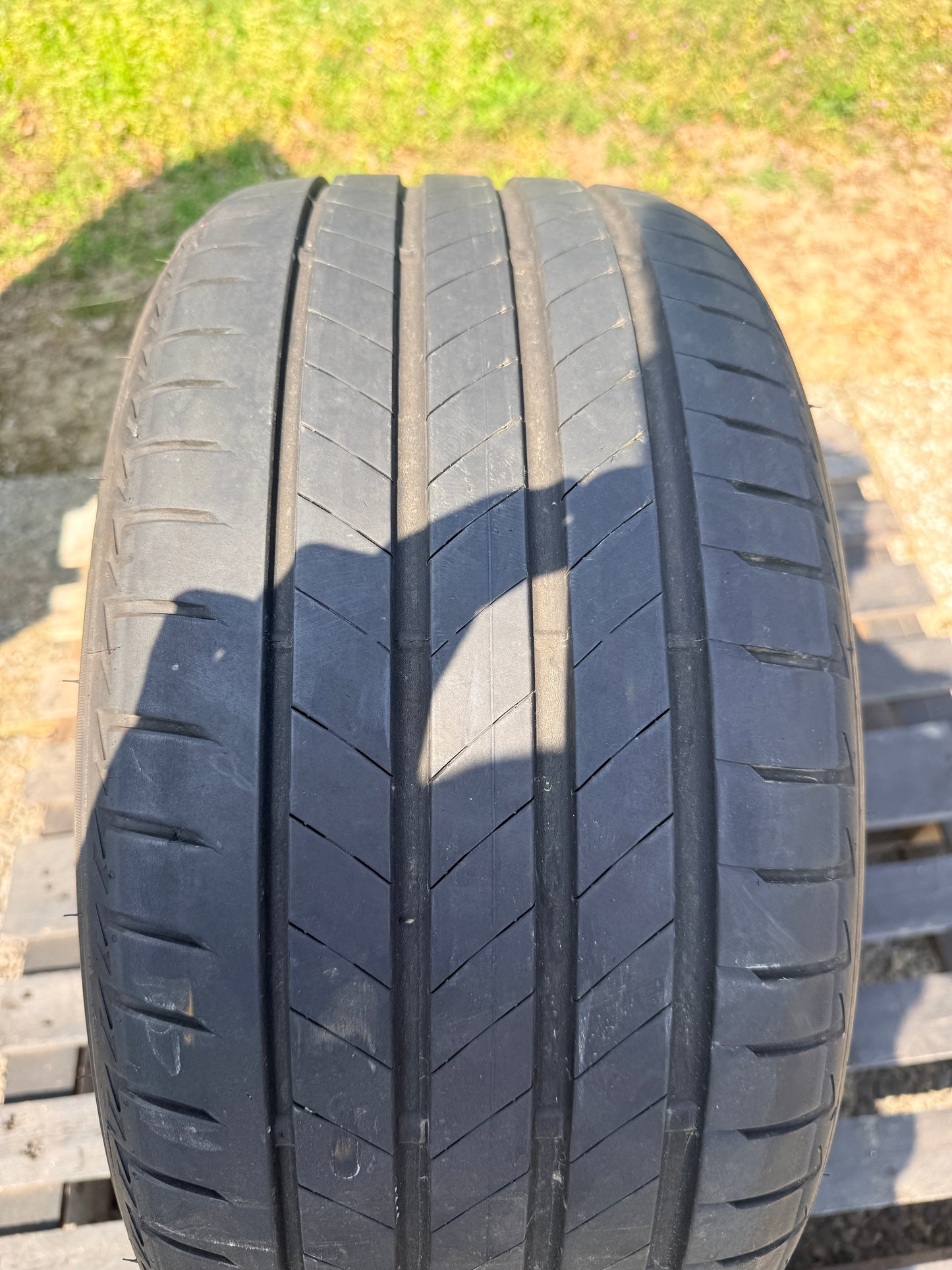 245/40/18 - Estive - Bridgestone - DOT 2022 - Usato
