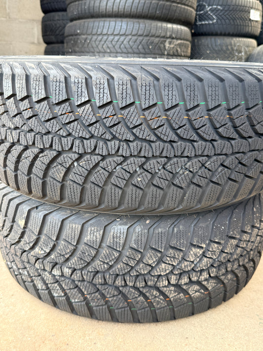 235/50/18 - Invernali - Kumho - DOT 2020 - Nuovo - Demo